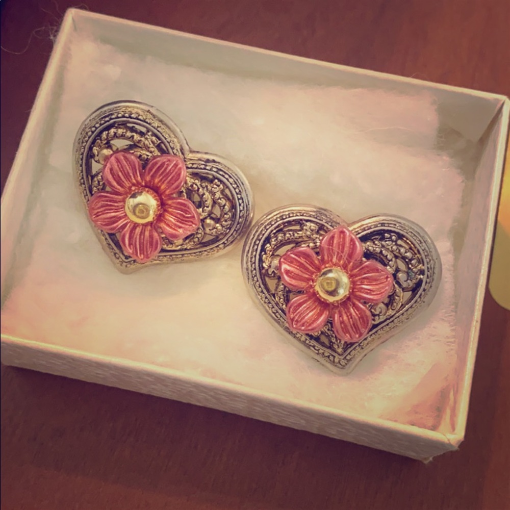 3/10$🛍Vintage Earrings.